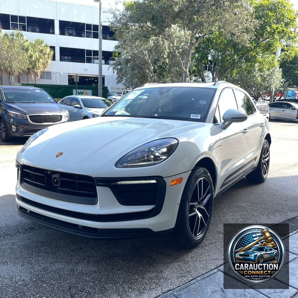 2022 Porsche Macan Base