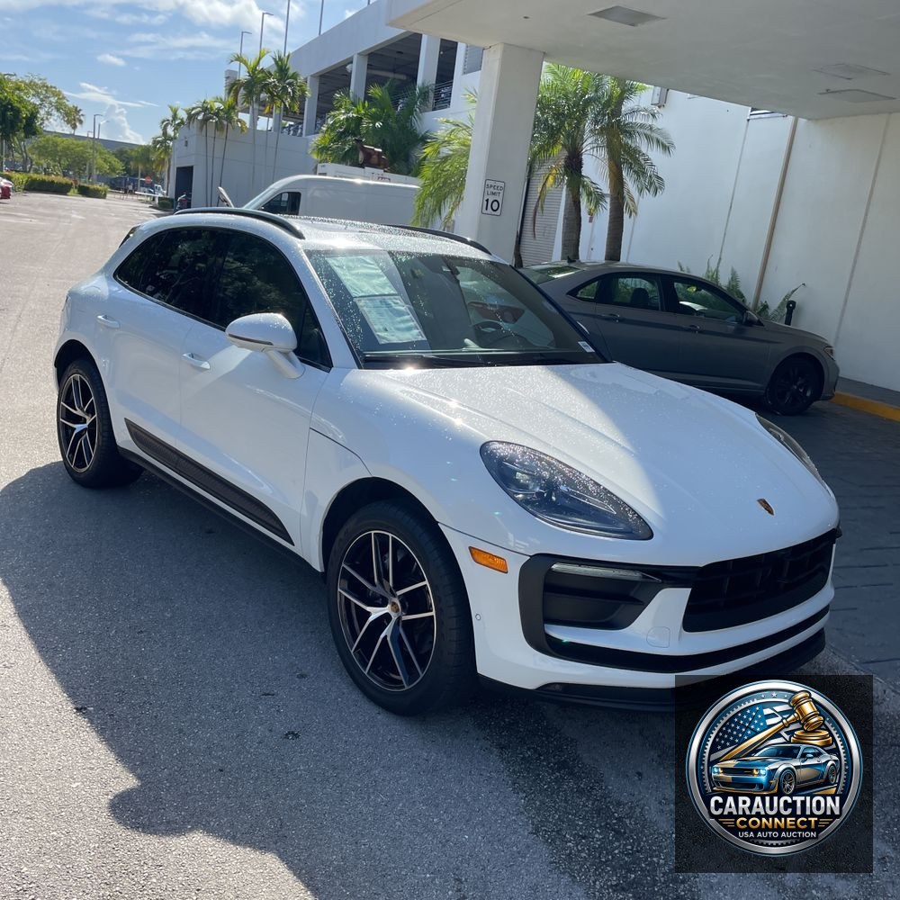 2022 Porsche Macan Base