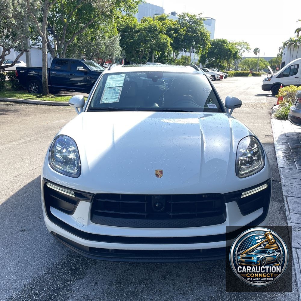 2022 Porsche Macan Base