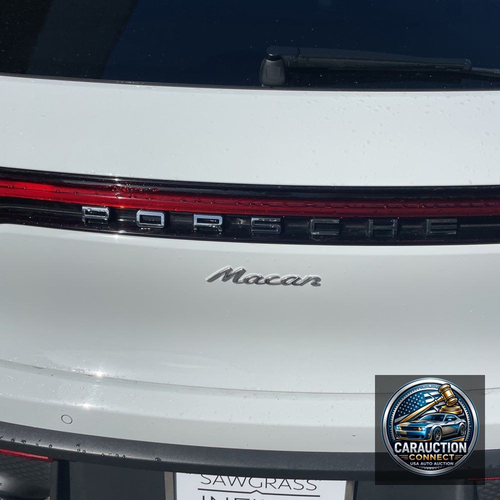 2022 Porsche Macan Base