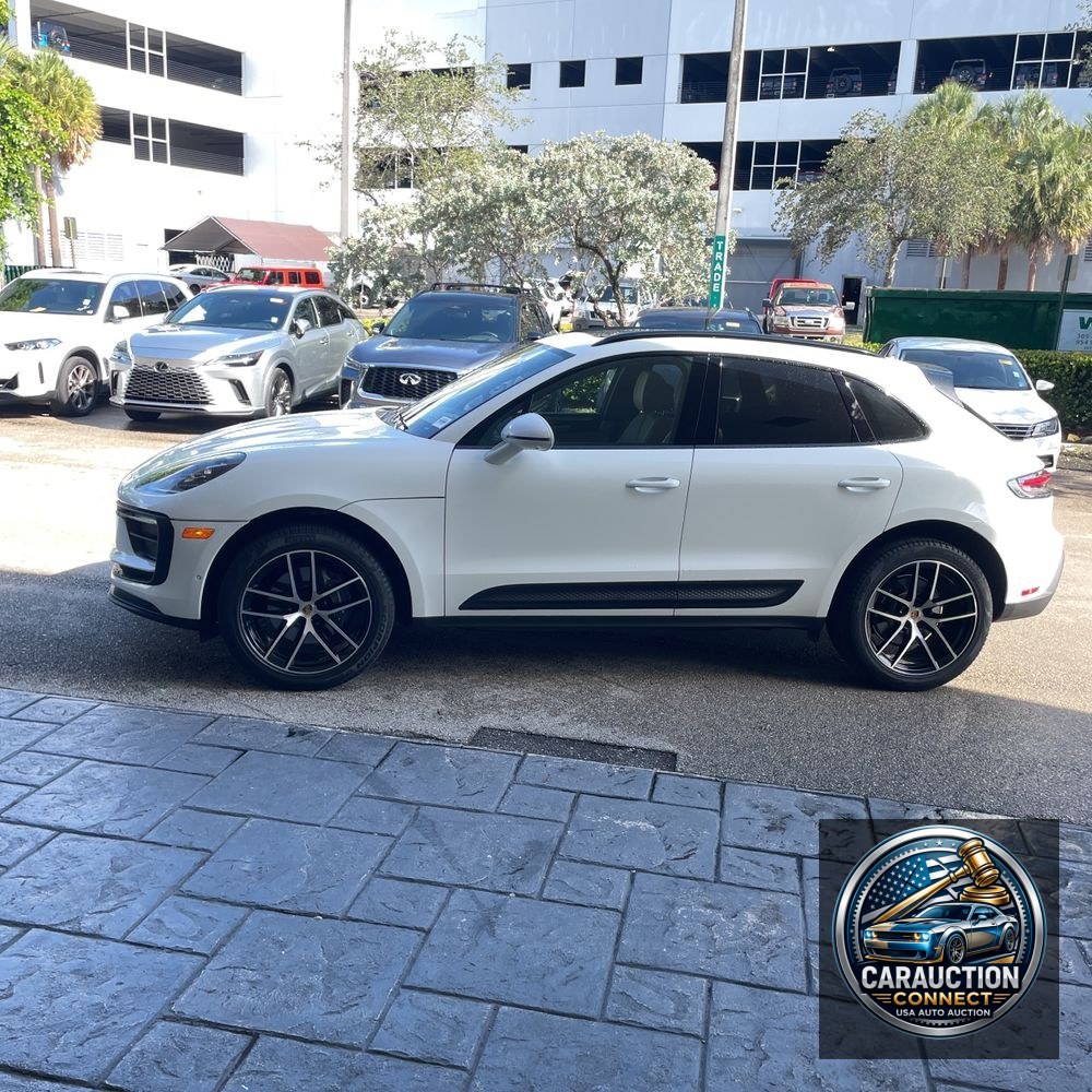 2022 Porsche Macan Base