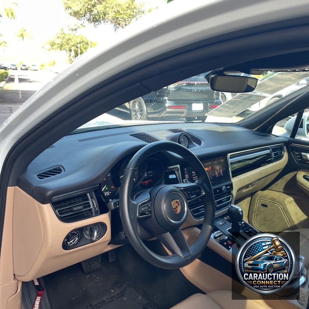 2022 Porsche Macan Base