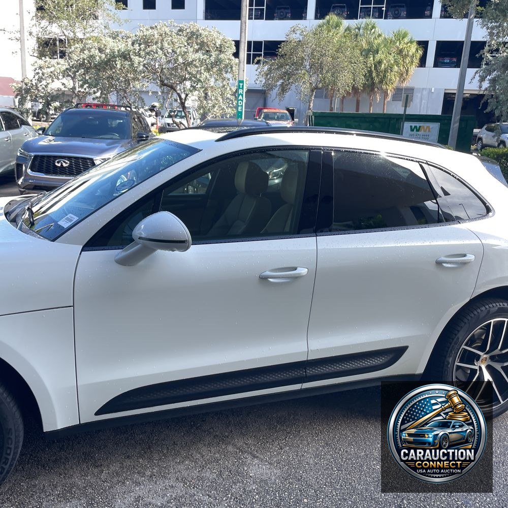 2022 Porsche Macan Base