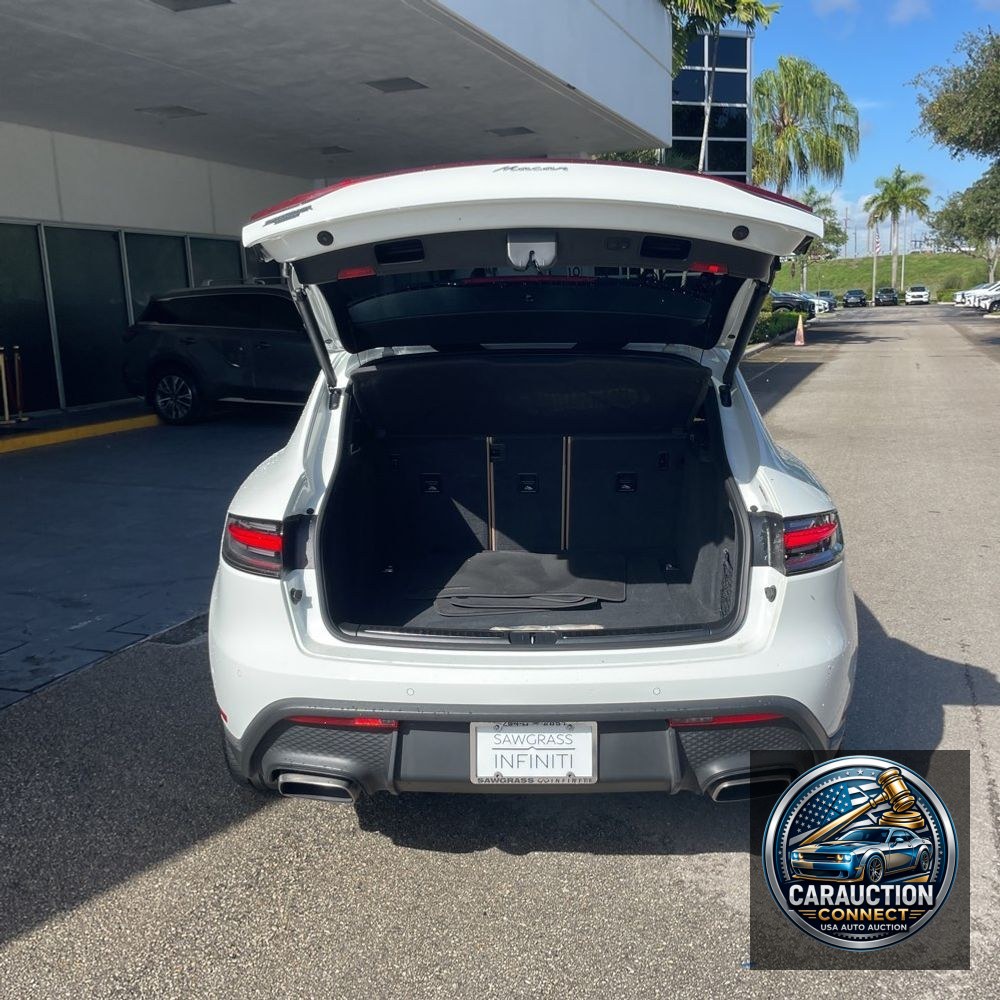 2022 Porsche Macan Base