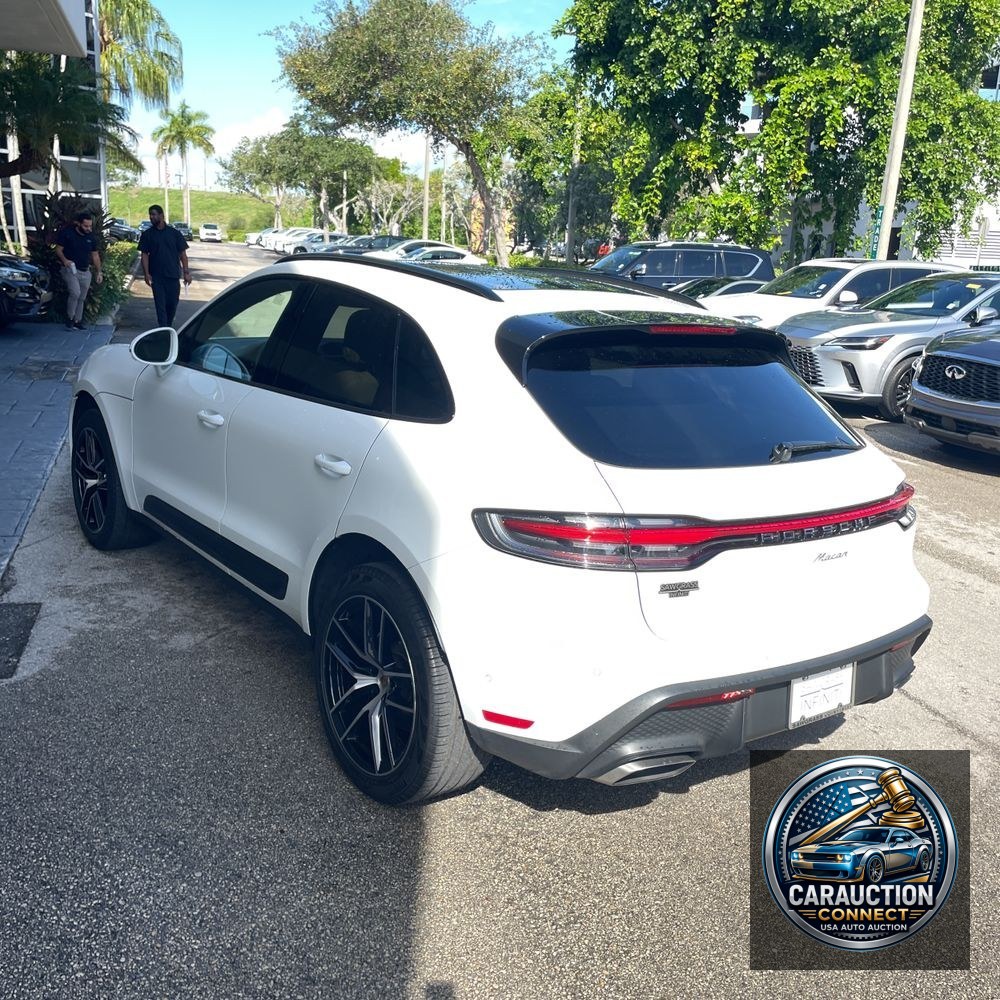 2022 Porsche Macan Base