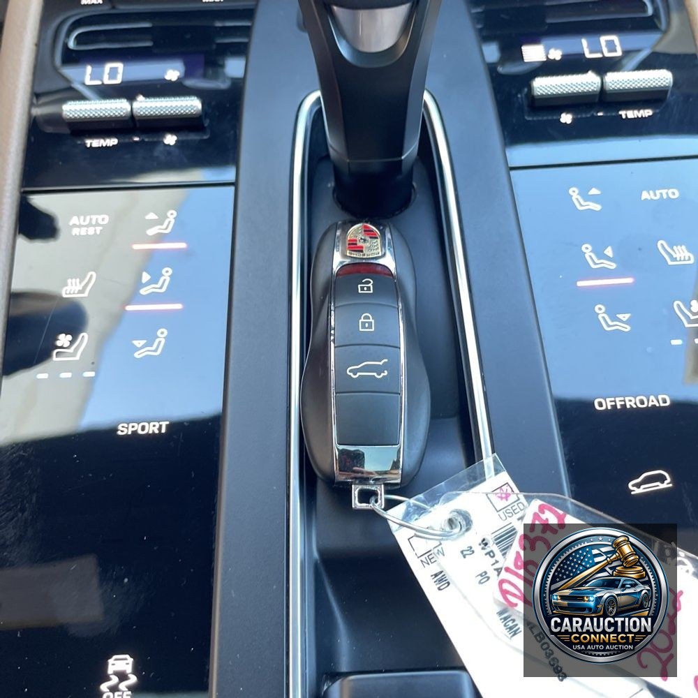2022 Porsche Macan Base