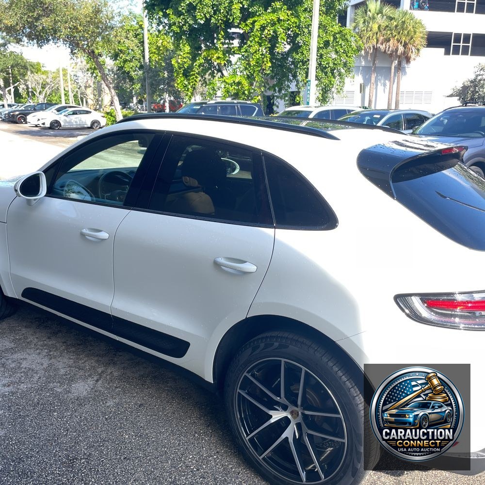 2022 Porsche Macan Base