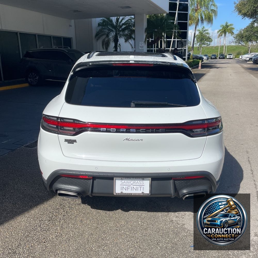 2022 Porsche Macan Base