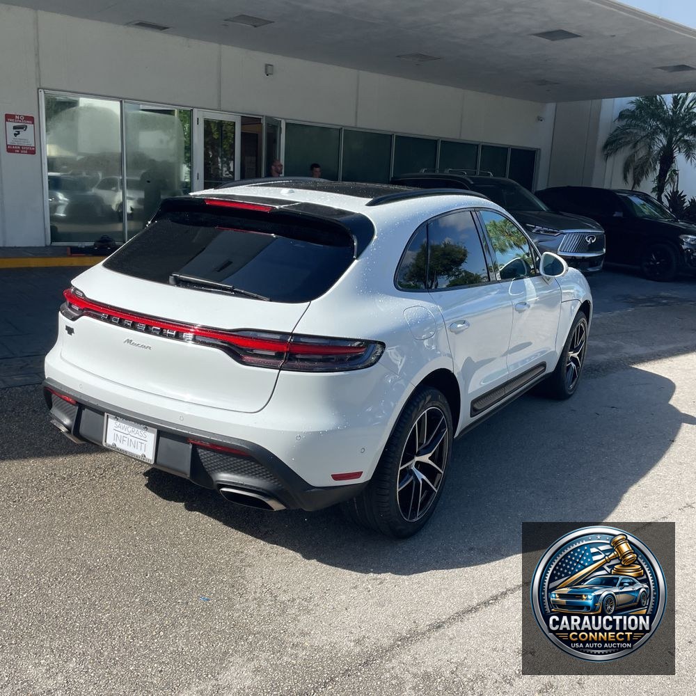 2022 Porsche Macan Base