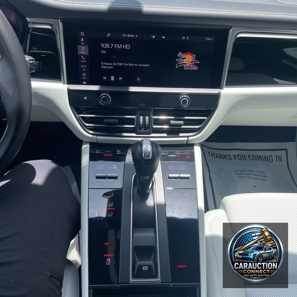 2024 Porsche Macan Base