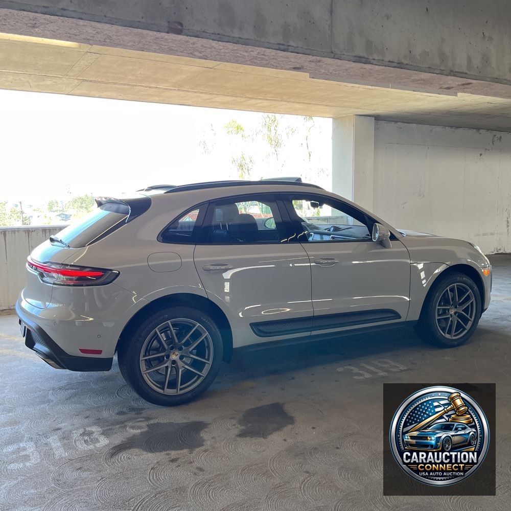 2022 Porsche Macan Base