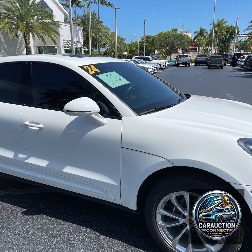 2024 Porsche Macan Base