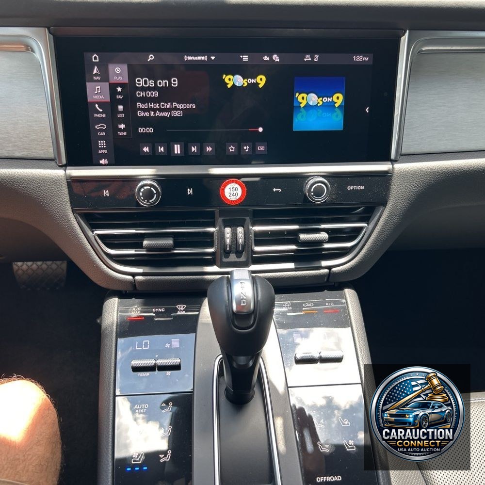 2024 Porsche Macan Base