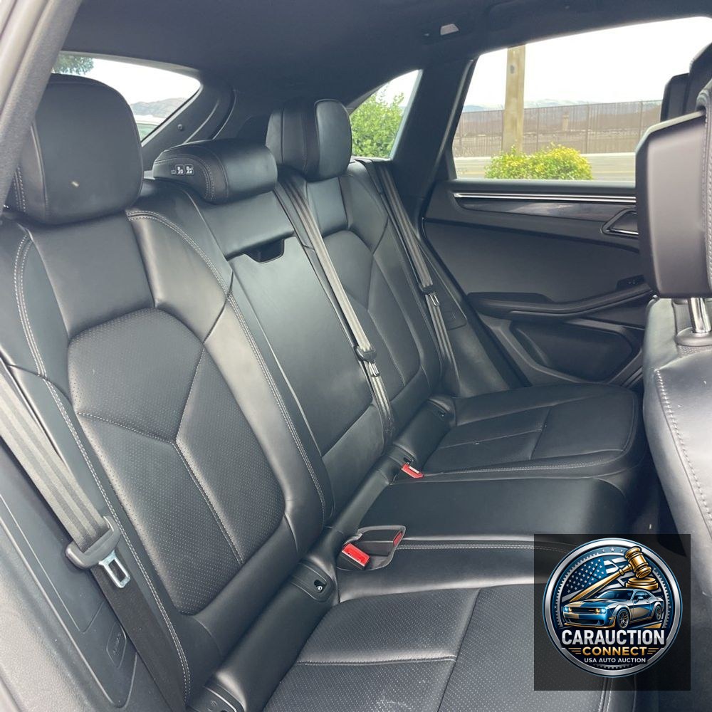 2024 Porsche Macan Base
