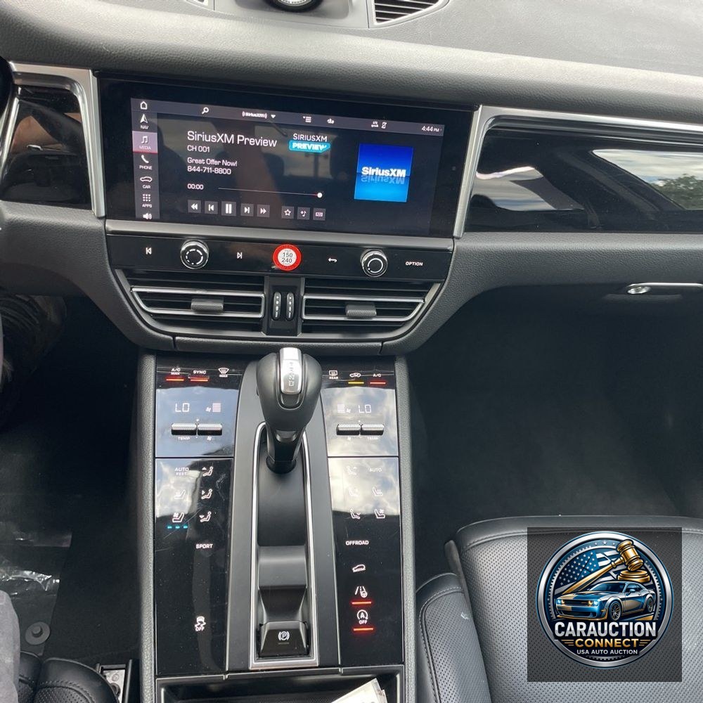 2024 Porsche Macan Base