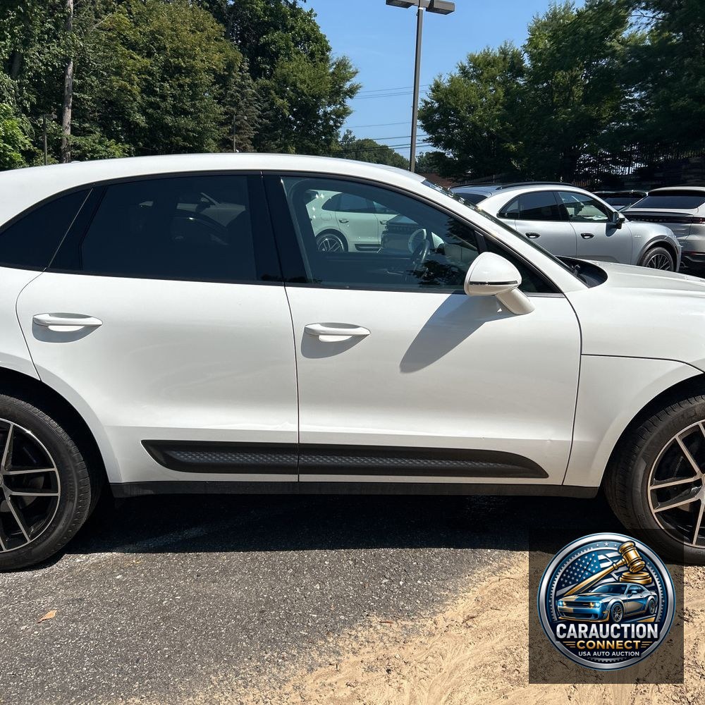 2023 Porsche Macan Base