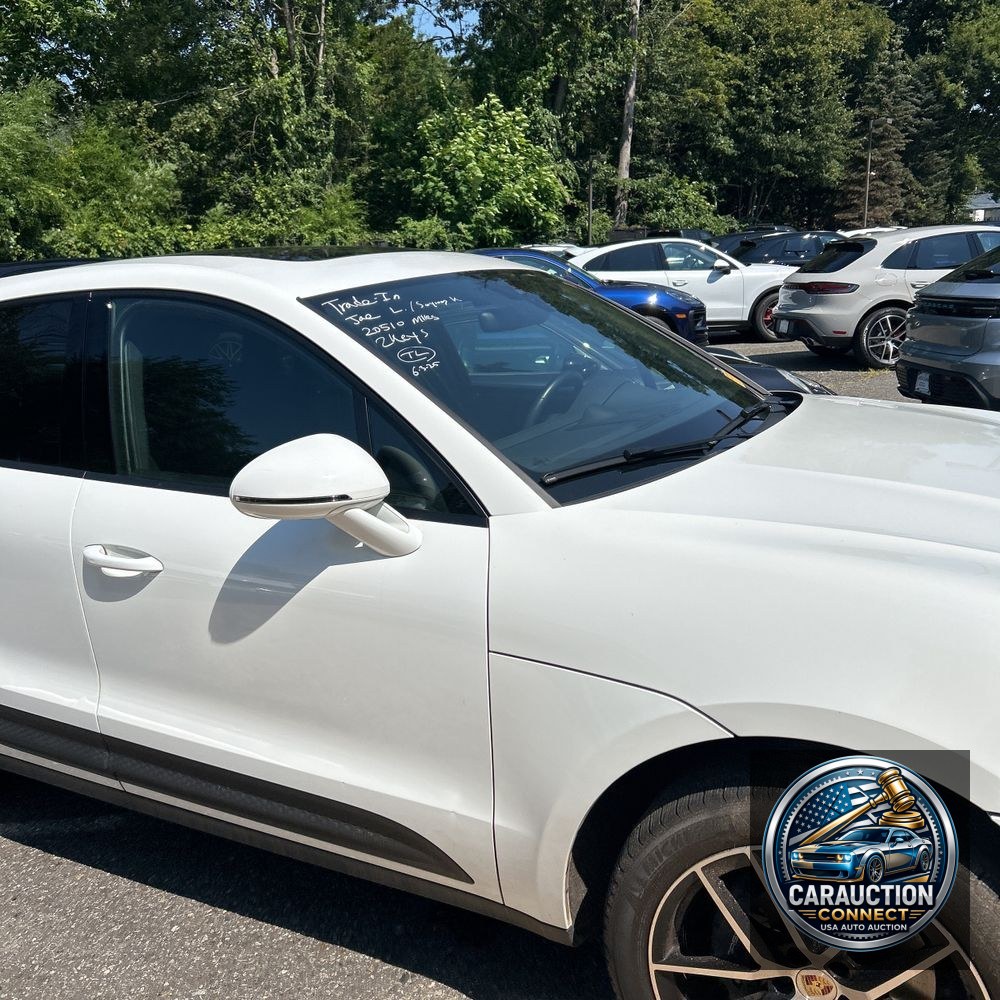 2023 Porsche Macan Base