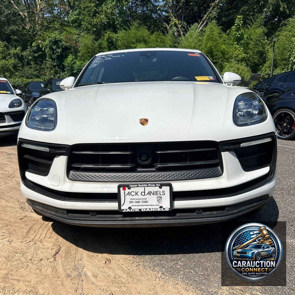 2023 Porsche Macan Base