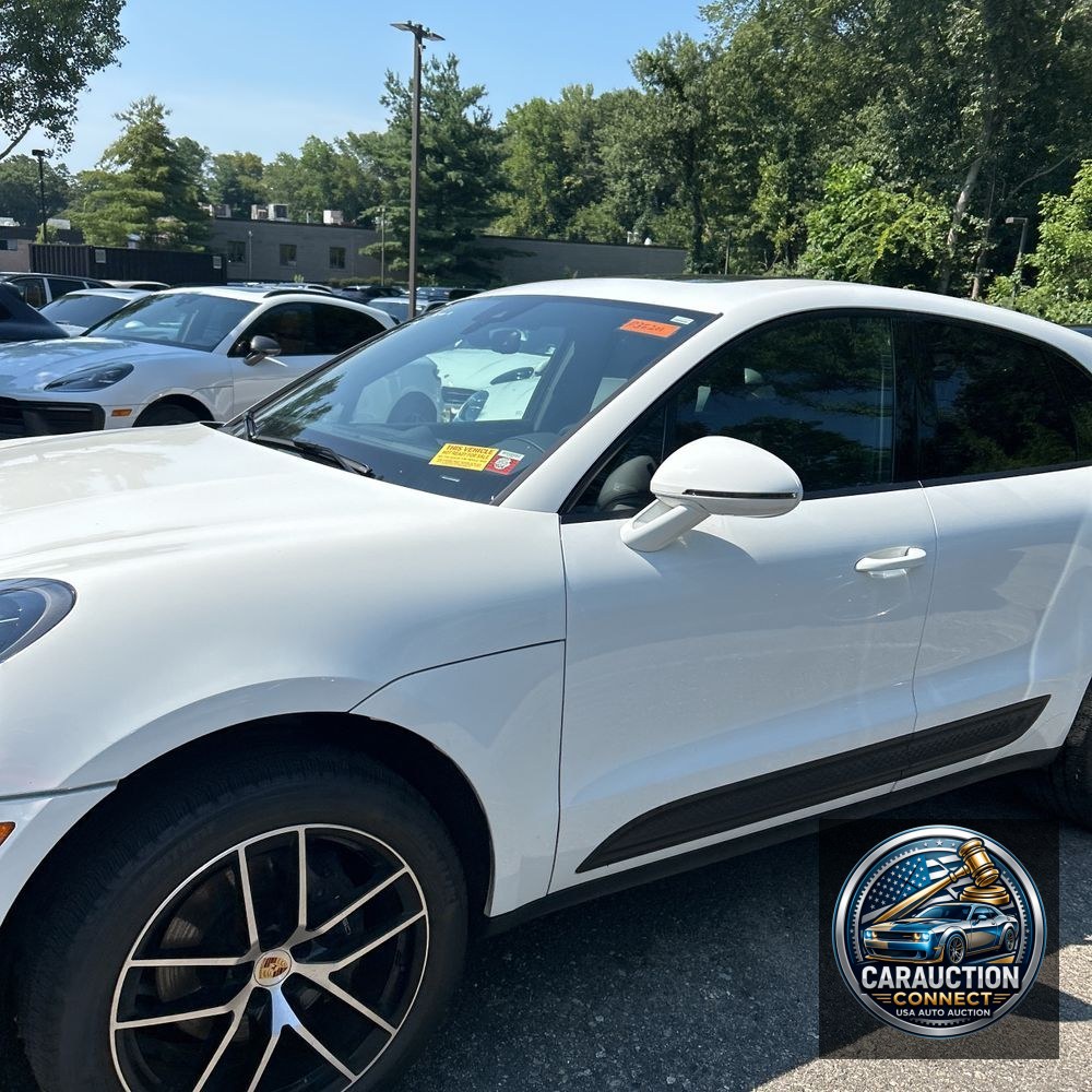 2023 Porsche Macan Base