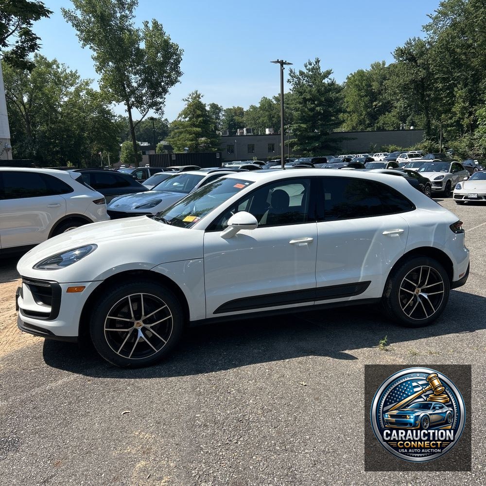 2023 Porsche Macan Base