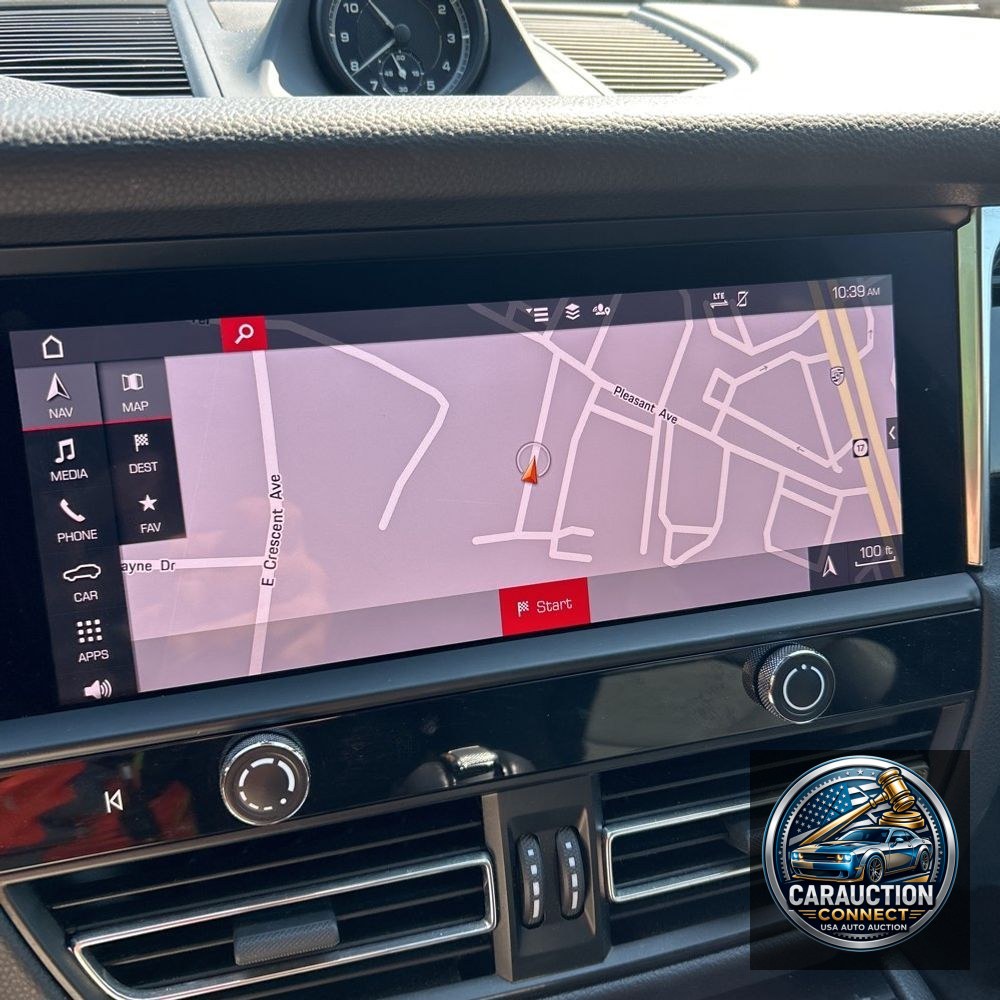 2023 Porsche Macan Base