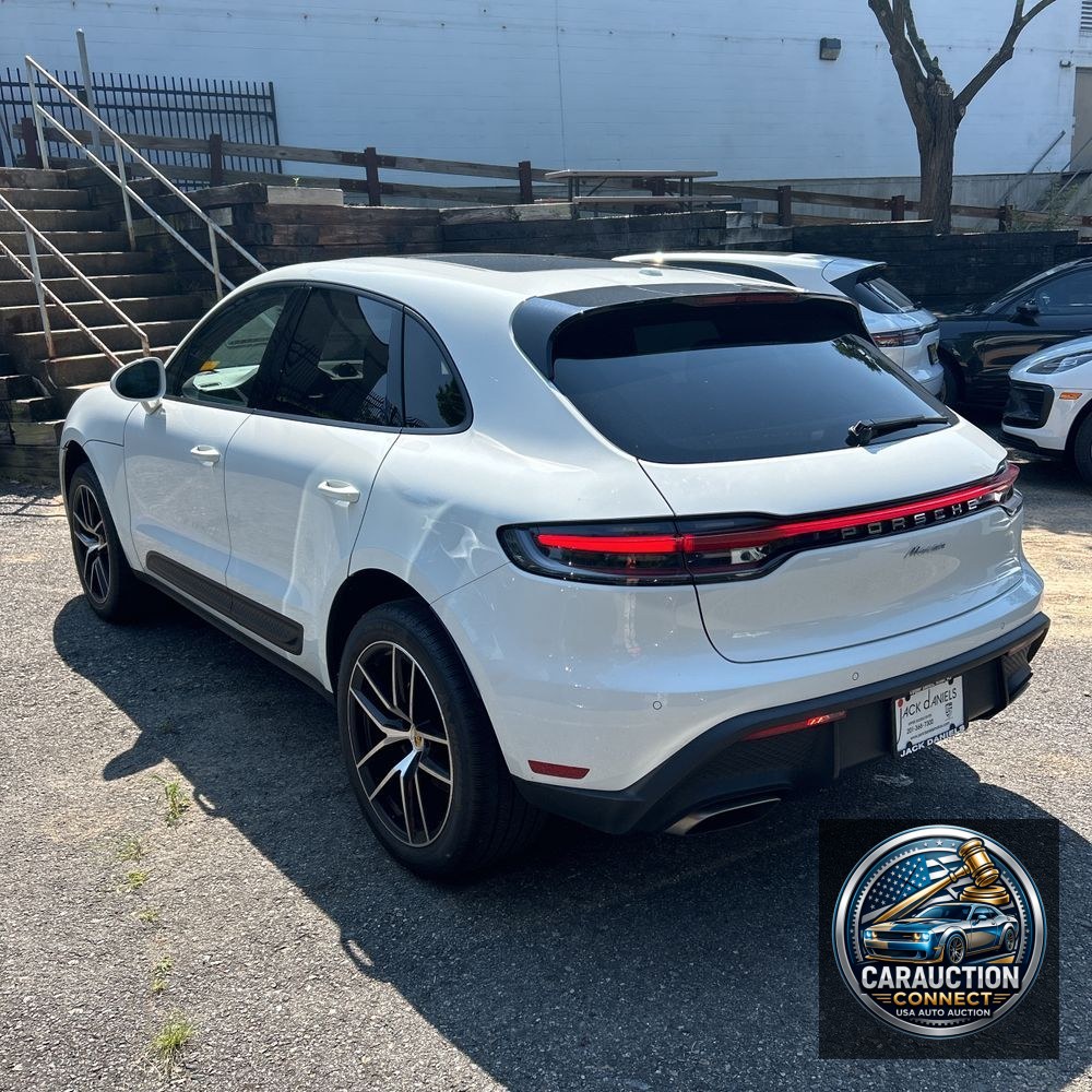 2023 Porsche Macan Base