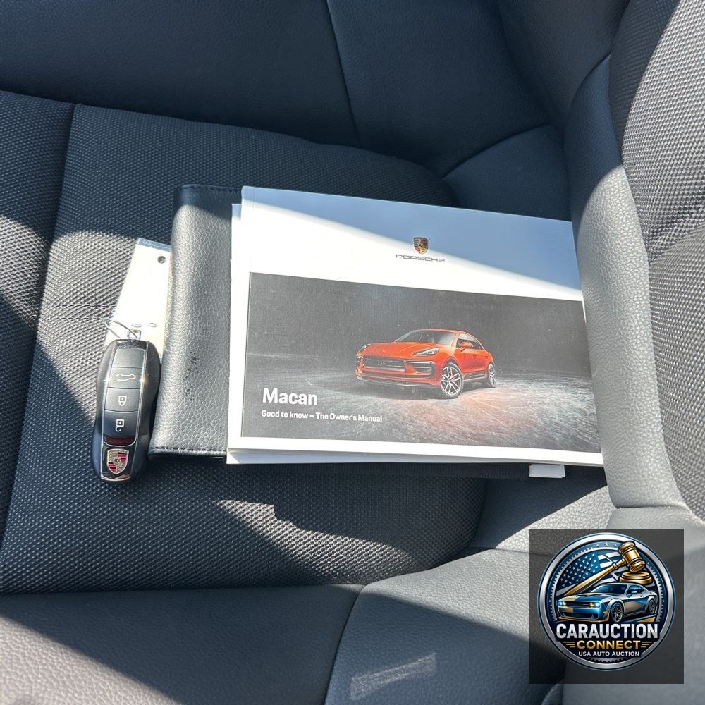 2023 Porsche Macan Base