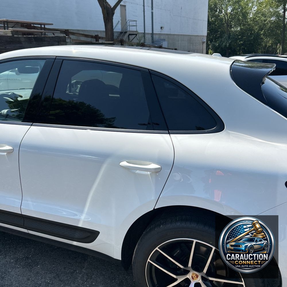2023 Porsche Macan Base