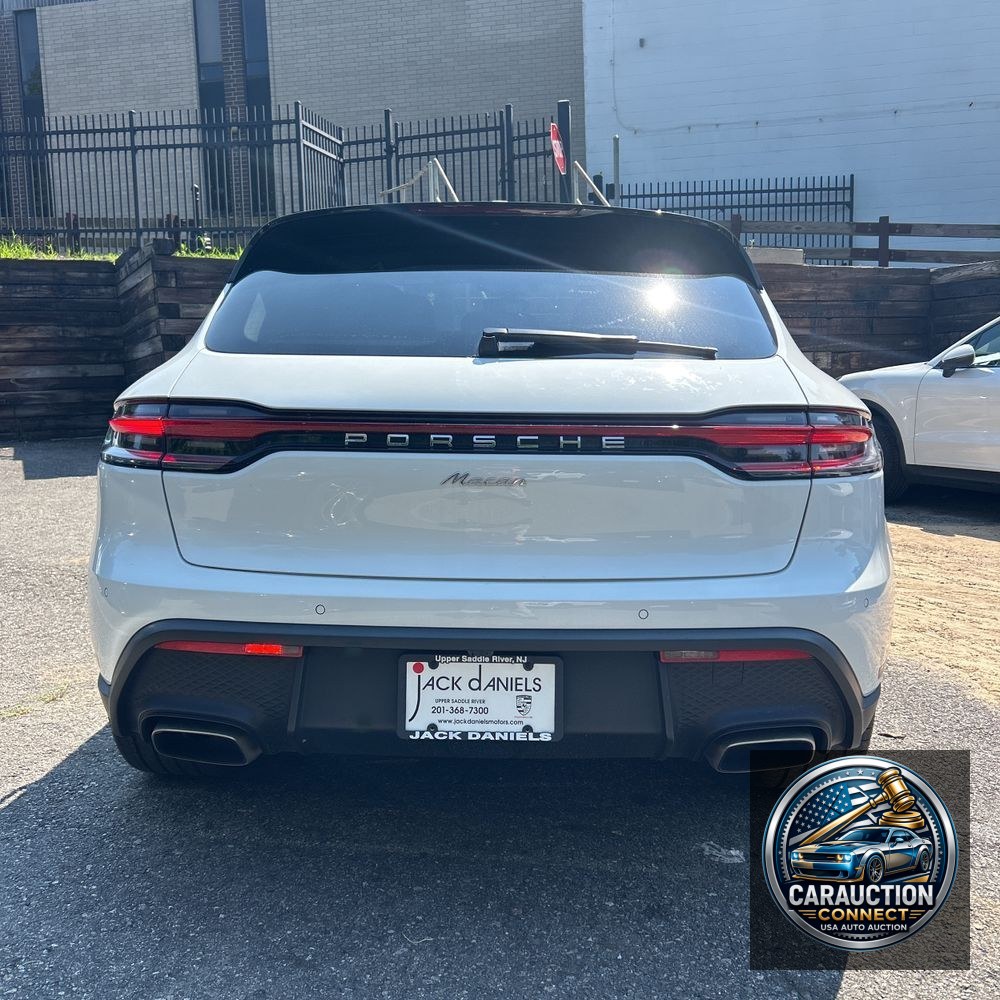 2023 Porsche Macan Base