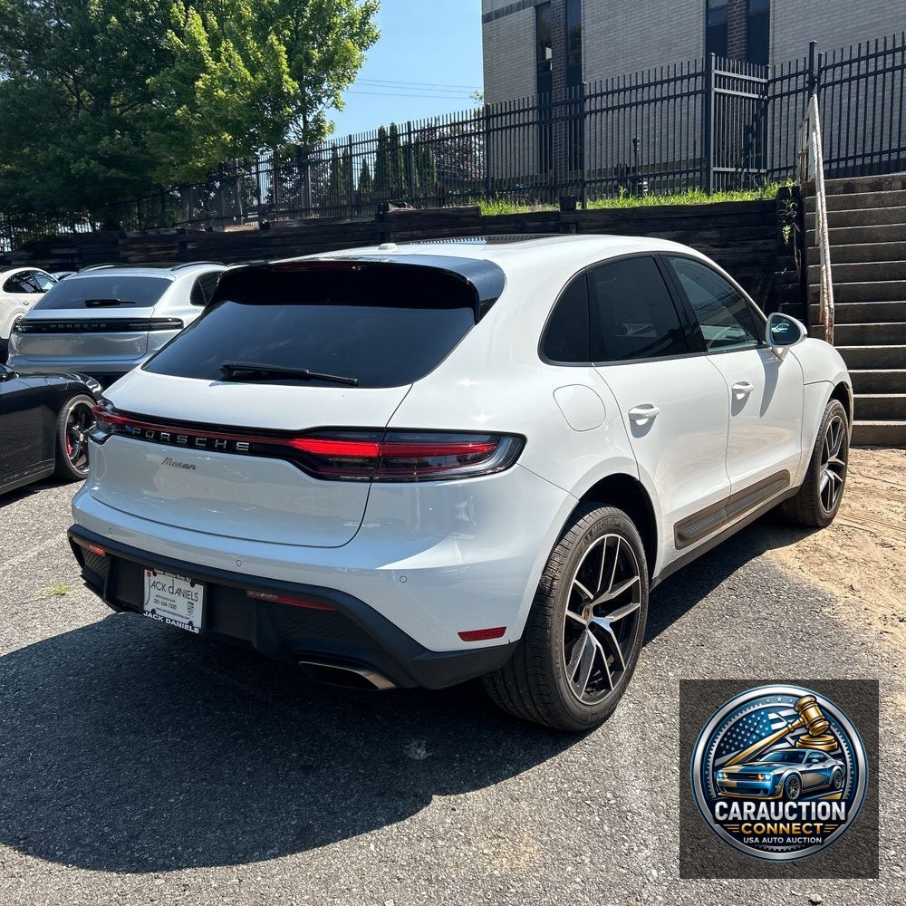 2023 Porsche Macan Base