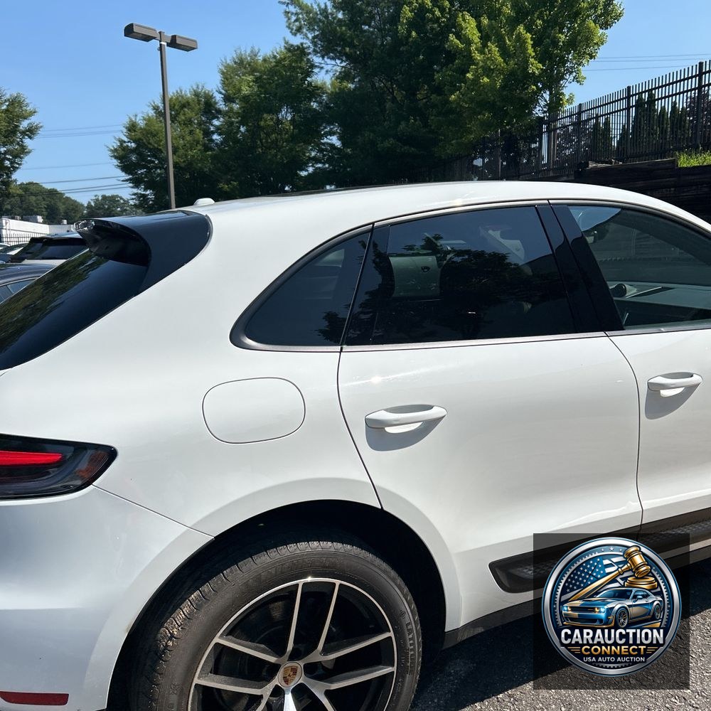 2023 Porsche Macan Base