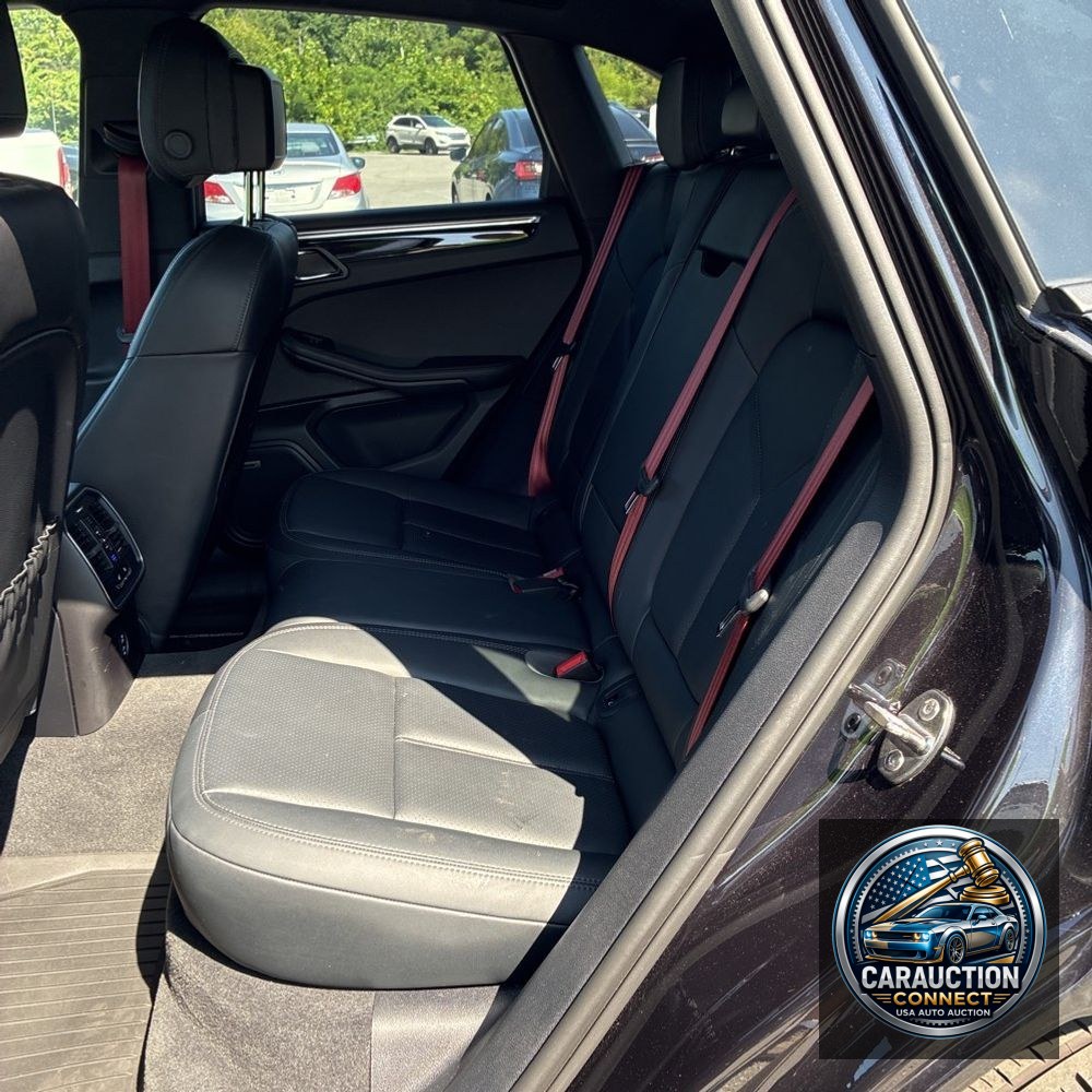 2024 Porsche Macan Base