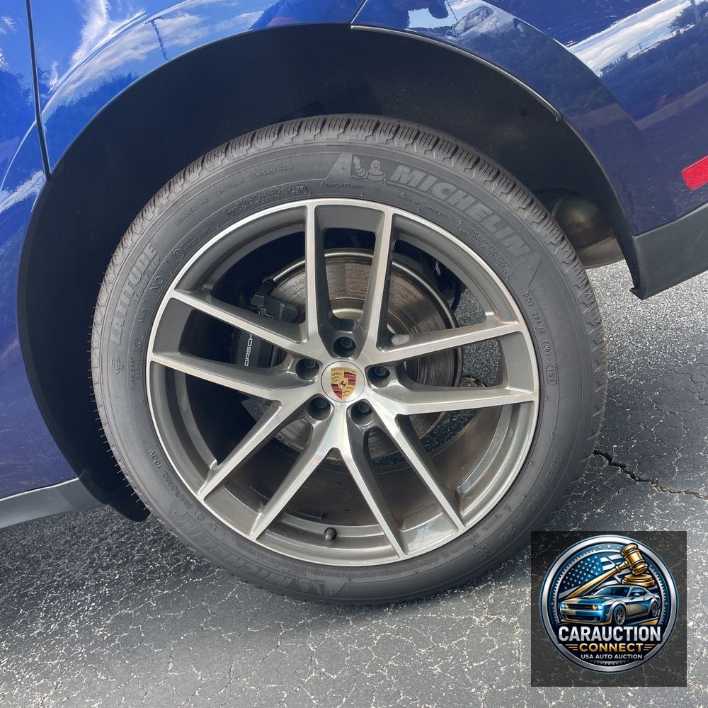 2024 Porsche Macan Base