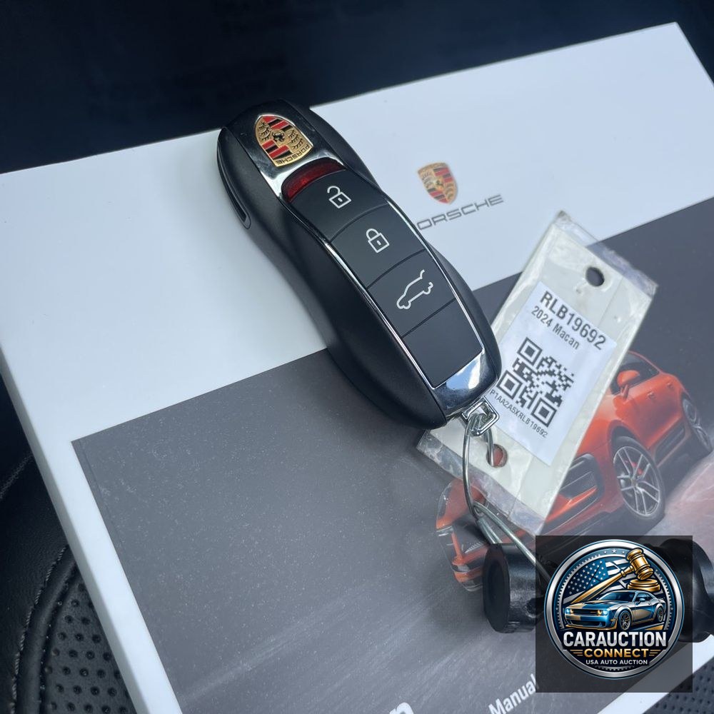 2024 Porsche Macan Base