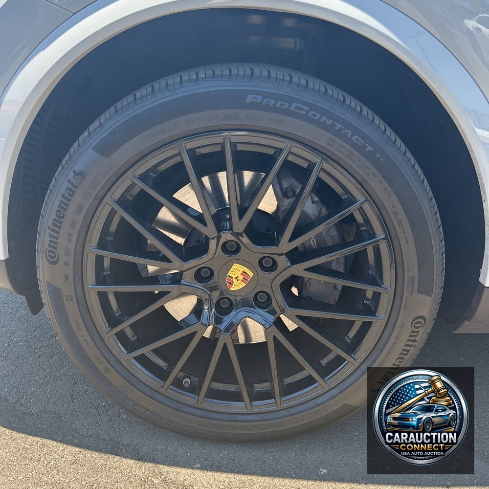 2022 Porsche Cayenne Base