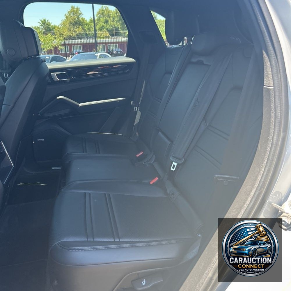 2022 Porsche Cayenne Base