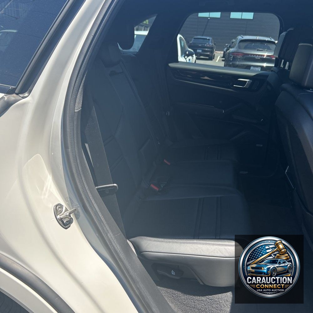 2022 Porsche Cayenne Base