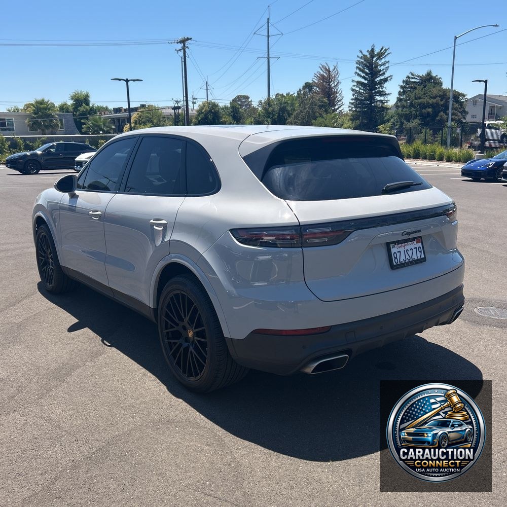 2022 Porsche Cayenne Base