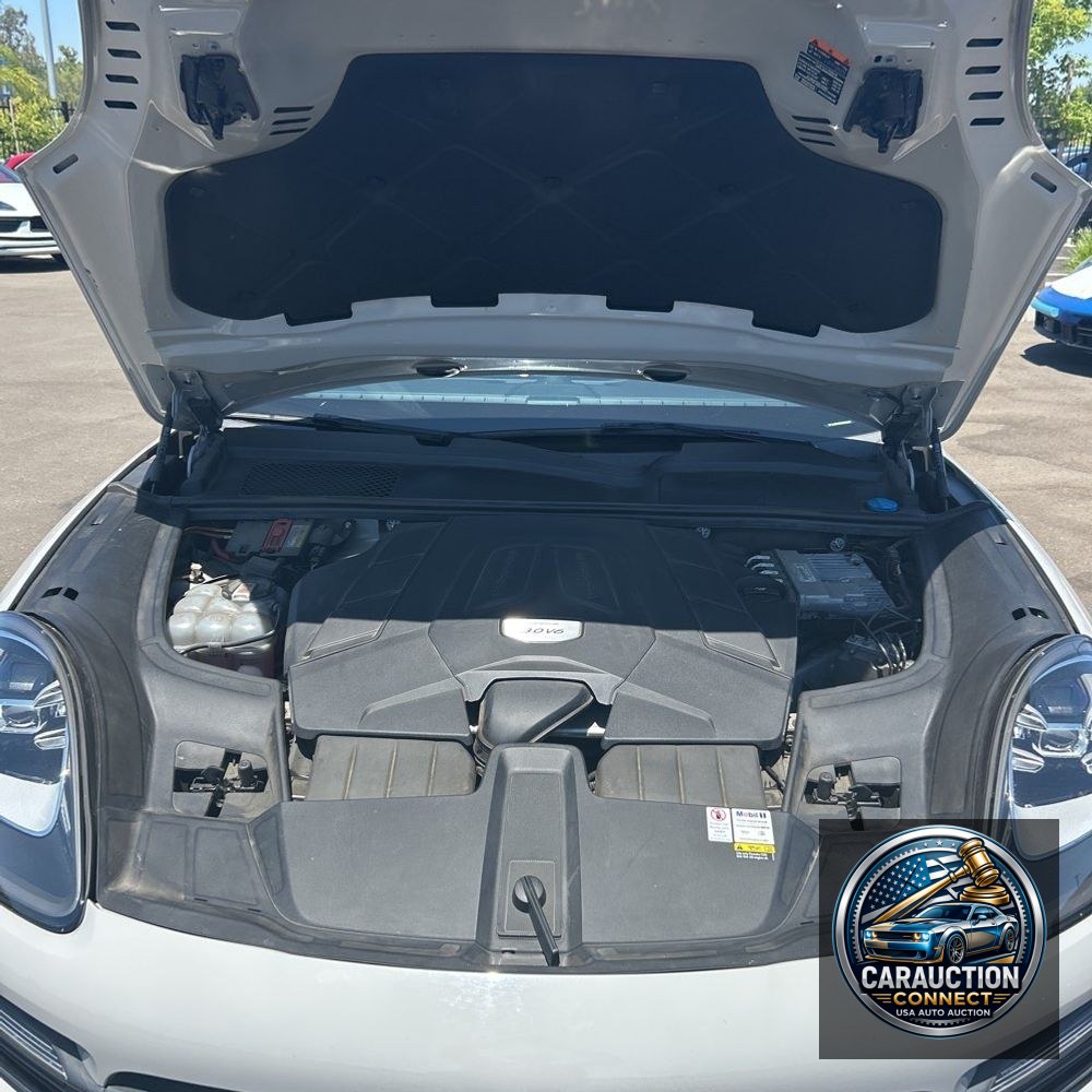 2022 Porsche Cayenne Base