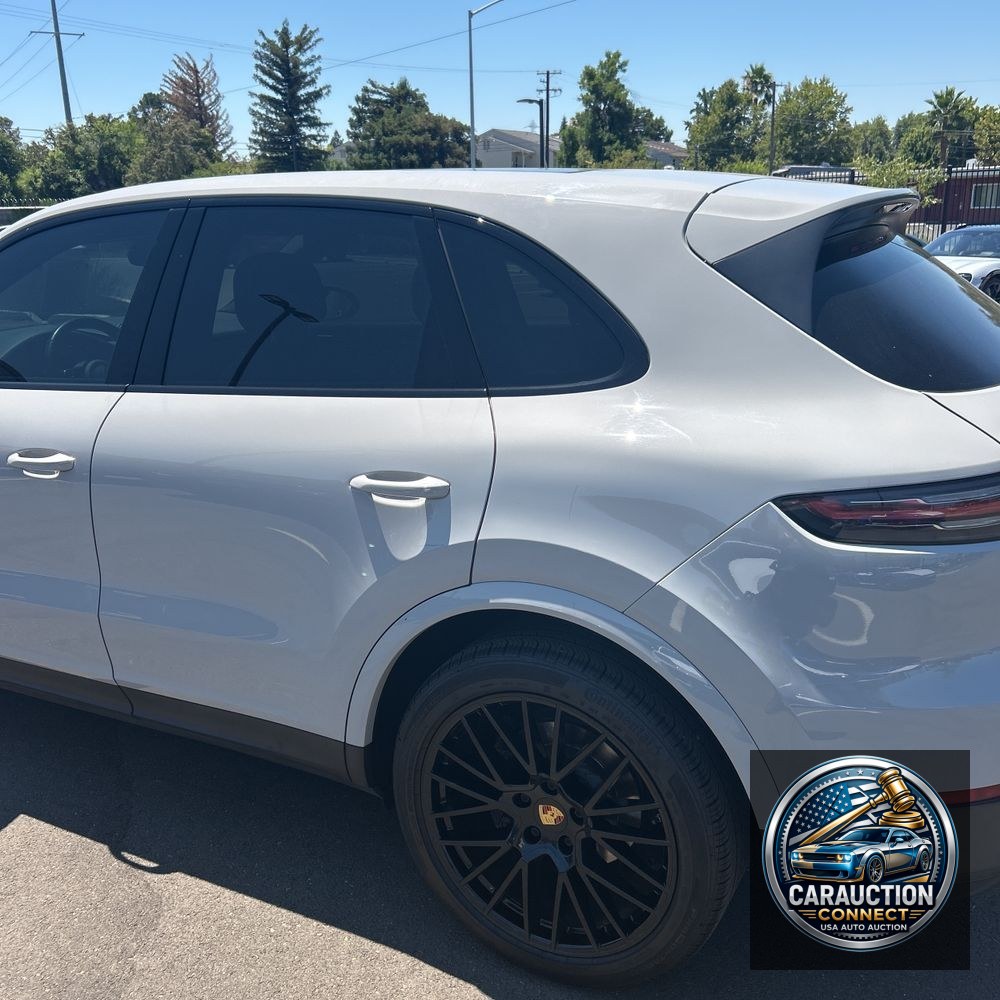2022 Porsche Cayenne Base