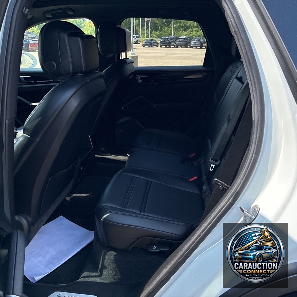 2023 Porsche Cayenne Base