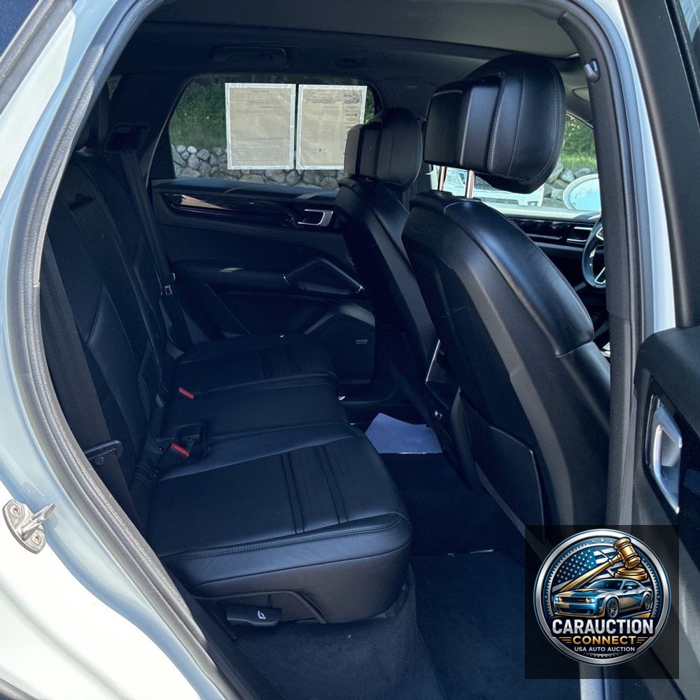 2023 Porsche Cayenne Base