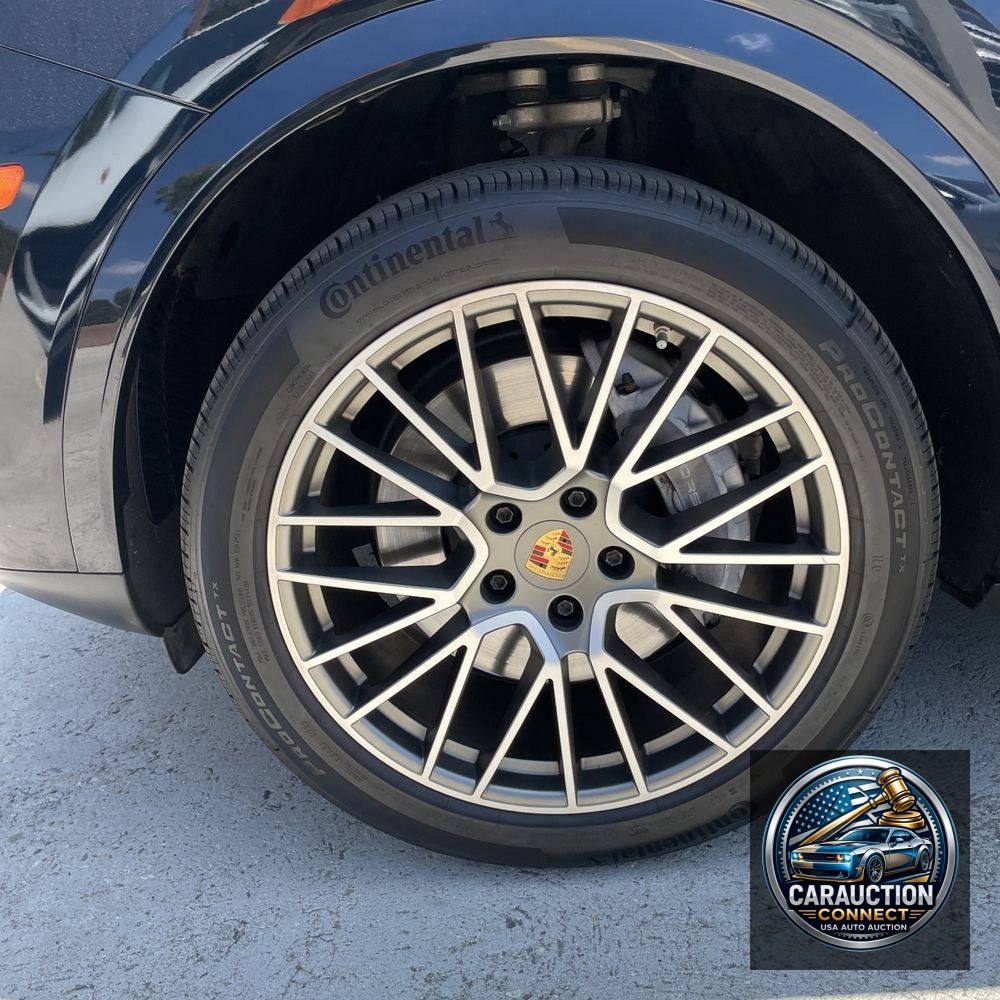 2023 Porsche Cayenne Base