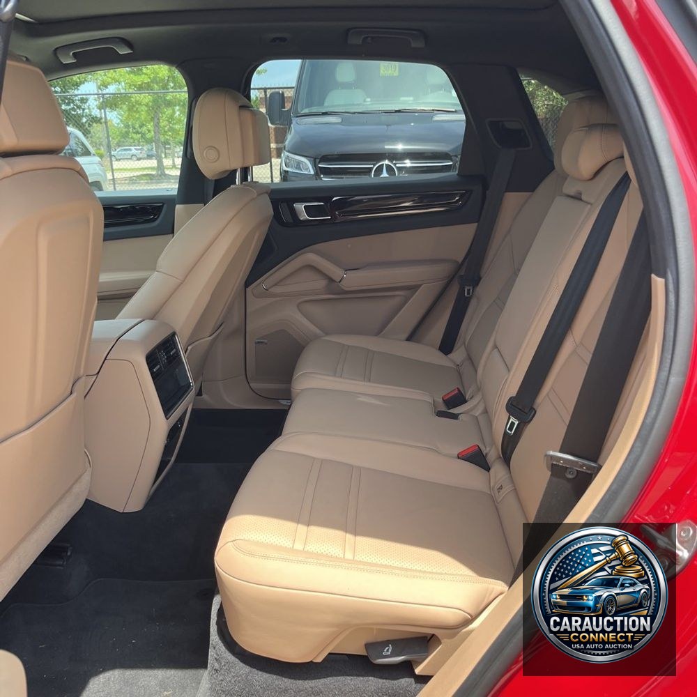 2022 Porsche Cayenne Base