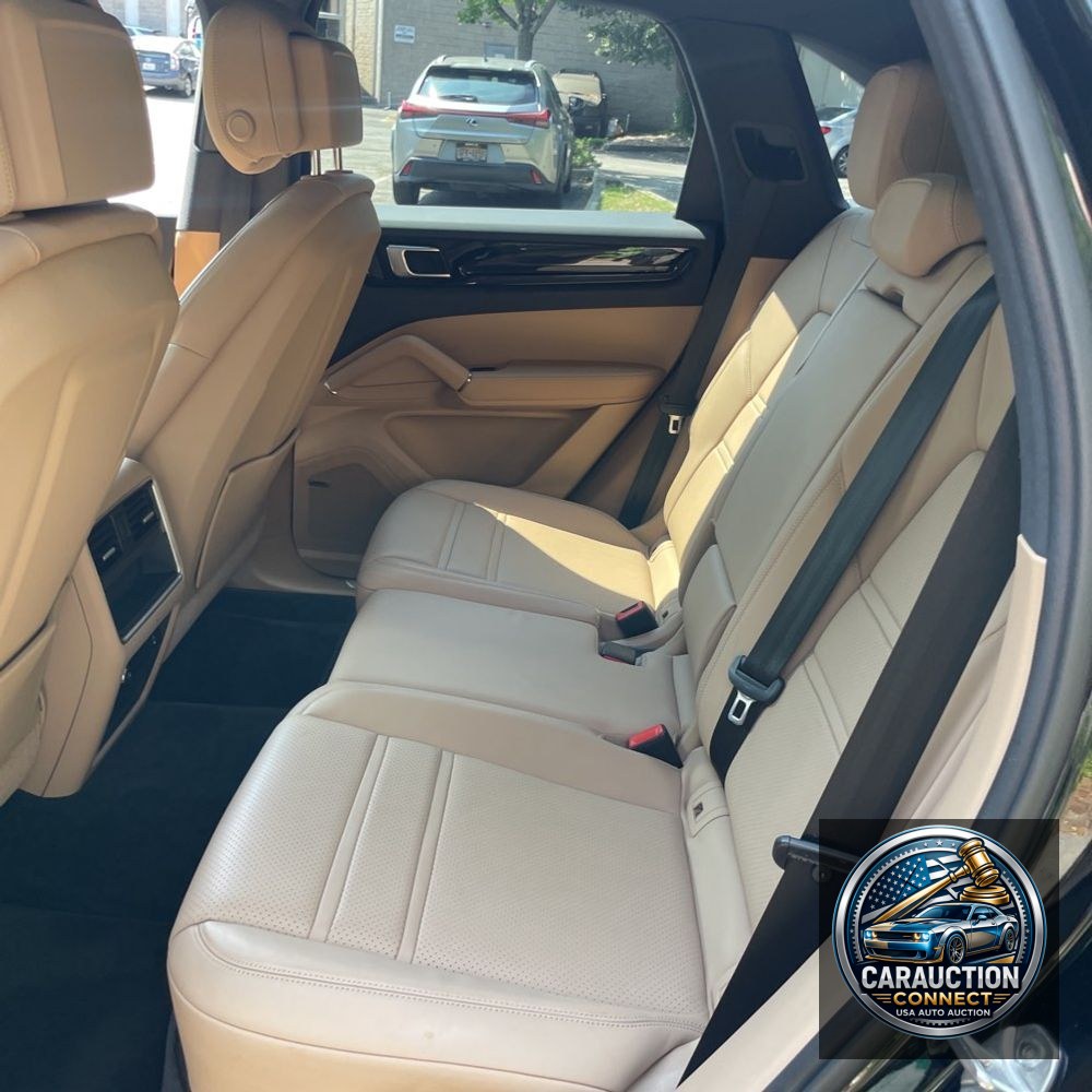 2022 Porsche Cayenne Base