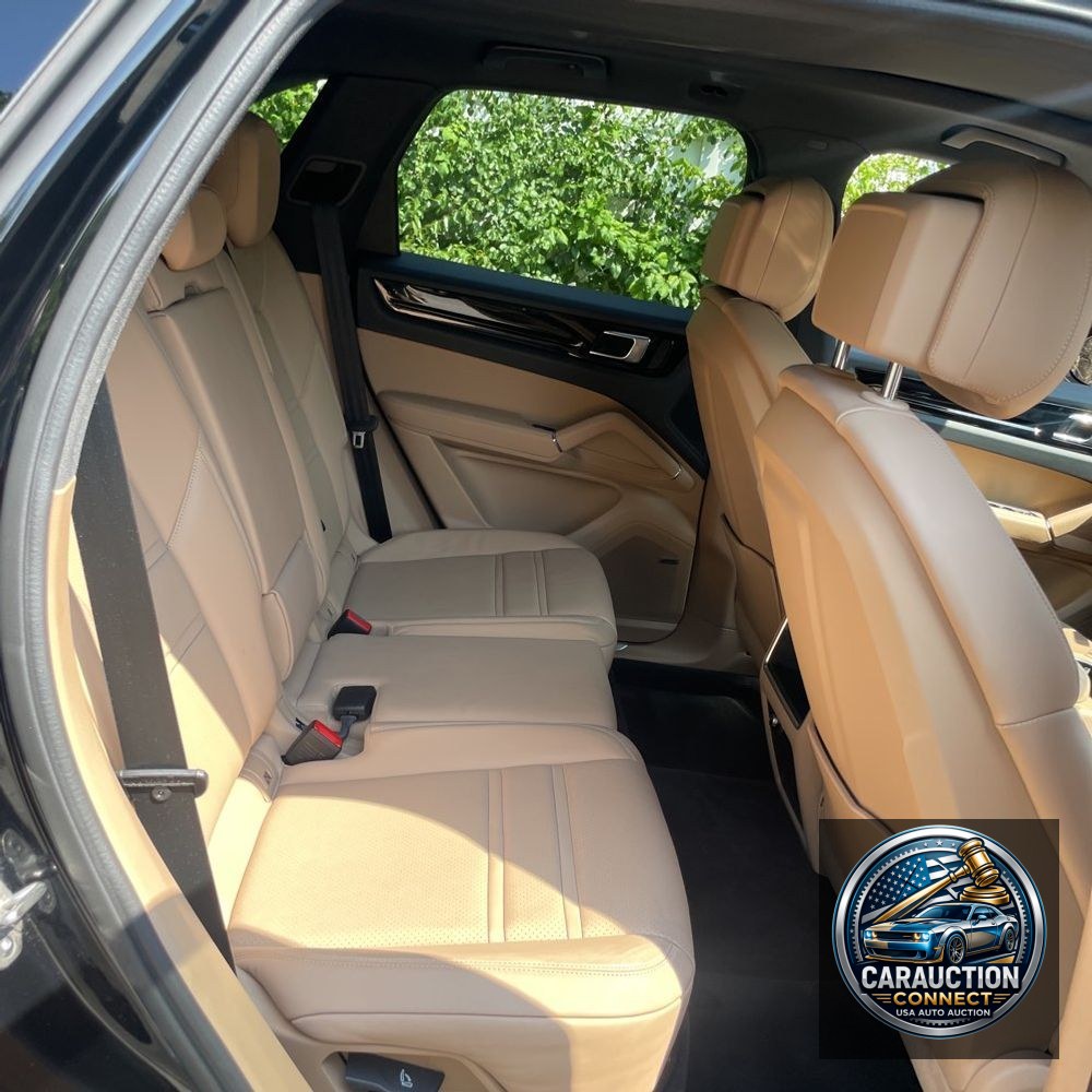 2022 Porsche Cayenne Base