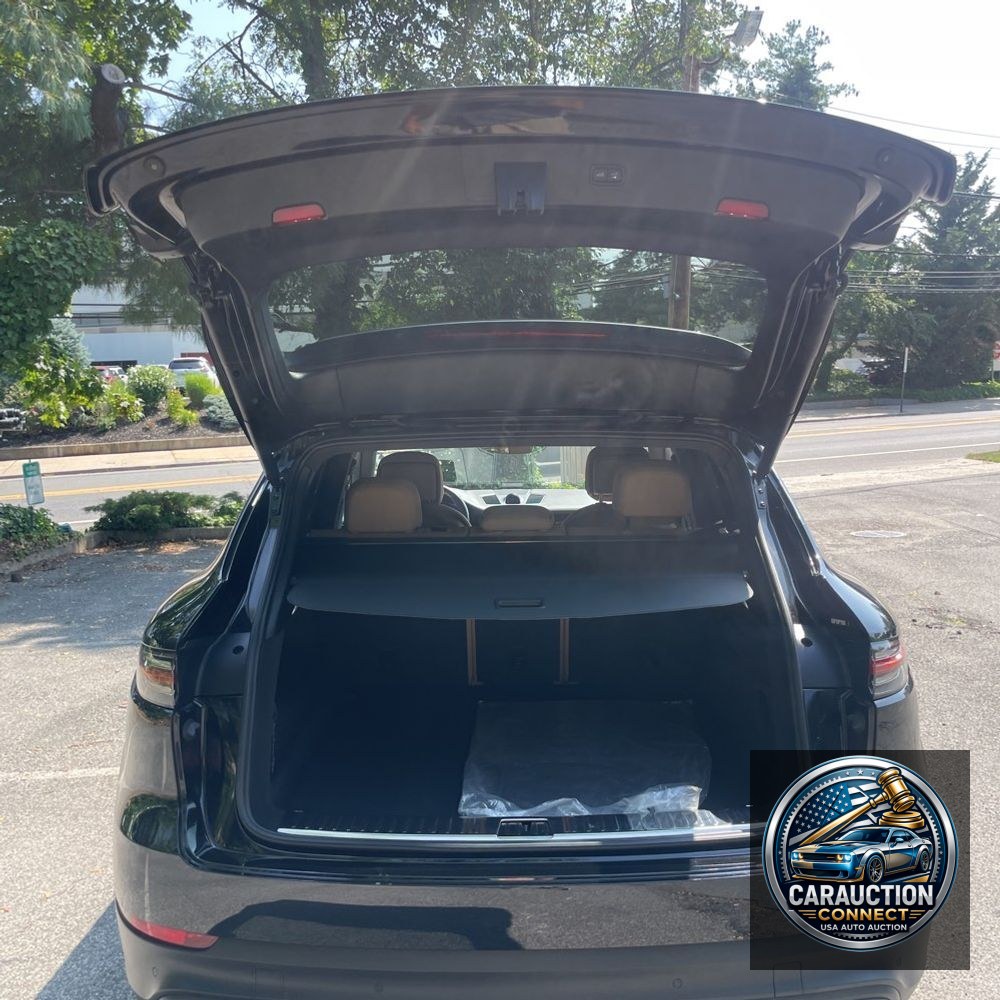 2022 Porsche Cayenne Base
