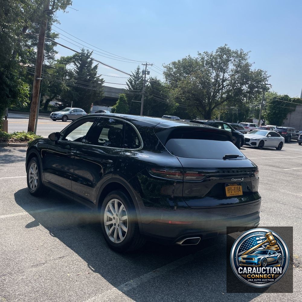 2022 Porsche Cayenne Base