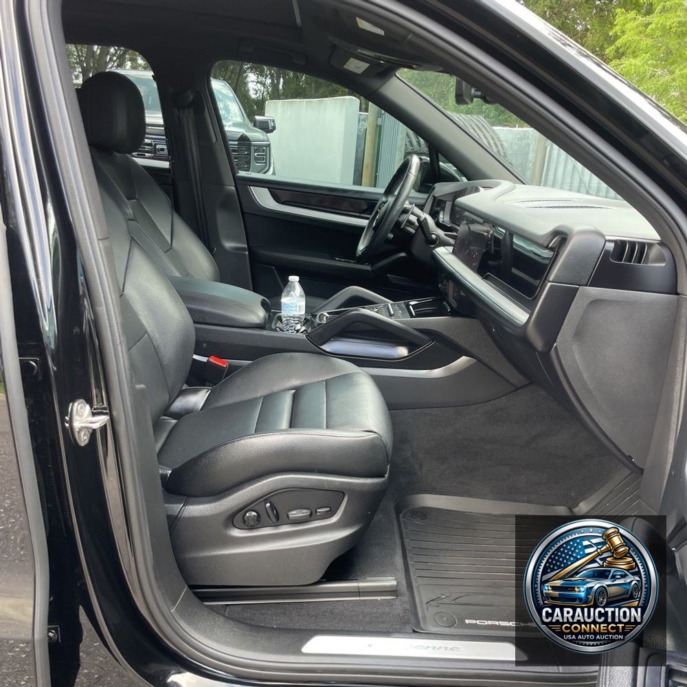 2024 Porsche Cayenne Base