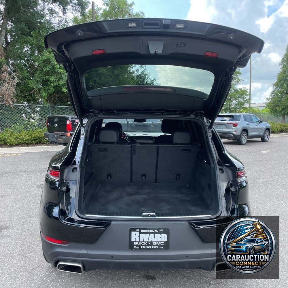 2024 Porsche Cayenne Base